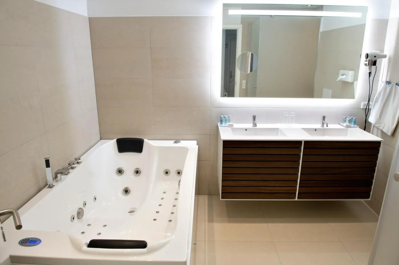 Suite med kingsize-seng og boblebad Golf Hotel Viborg Midtjylland